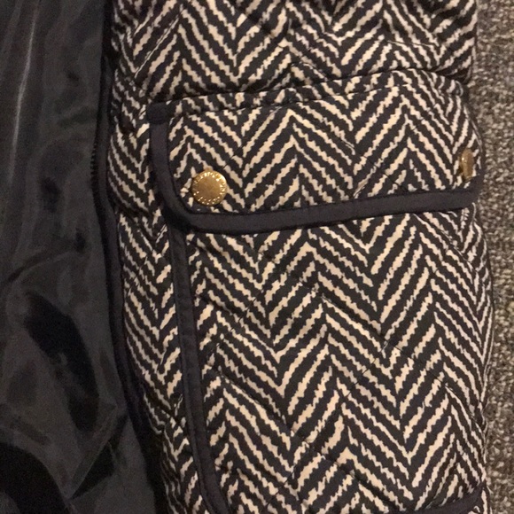 • Dry Goods Chevron Vest Black and White - Picture 4 of 13